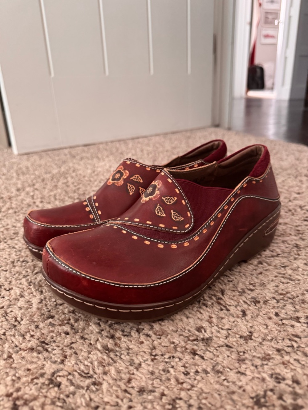 L’Artiste Leather Slip-On Clogs with Floral Embroidery - Burgundy